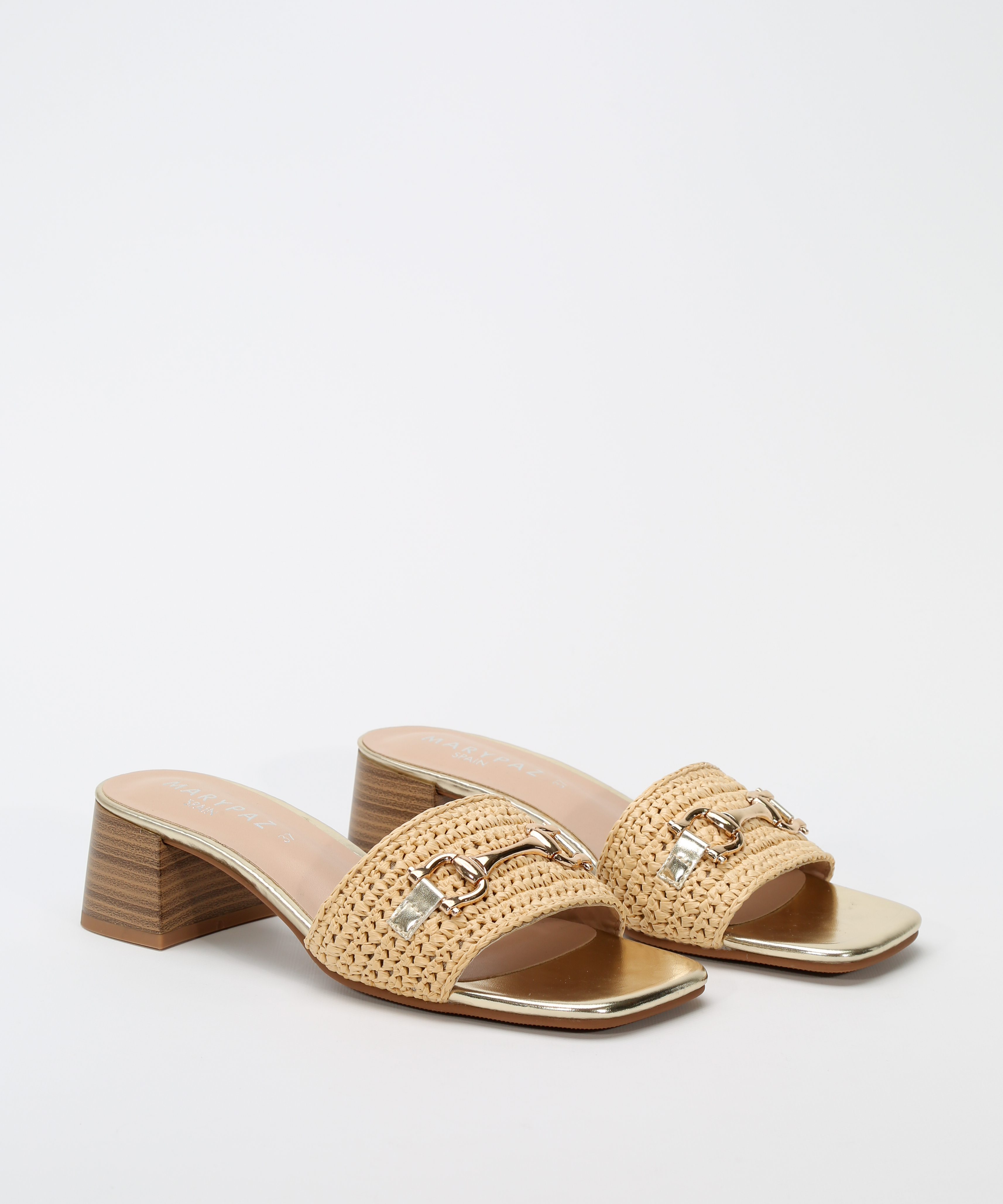 Sandalias tacón detalle